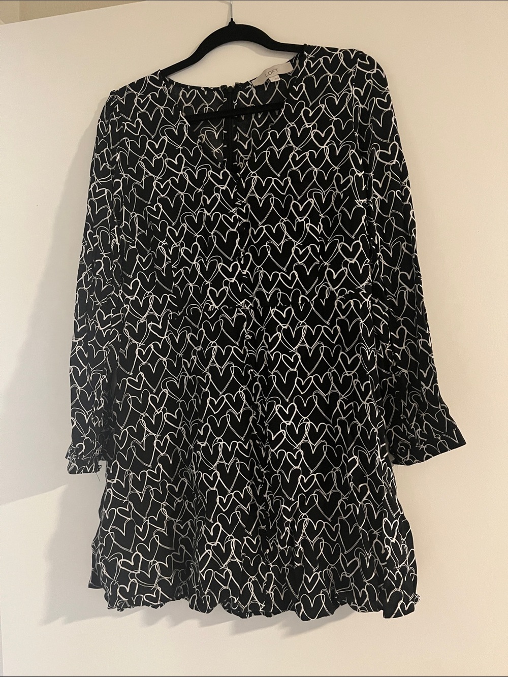 LOFT Black & White Heart-Print V-Neck Long Sleeve Dress